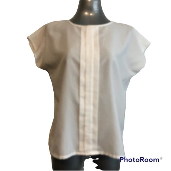 R&J brand White pleated woven blouse / shirt / top
Approximate size M Medium - Picture 3 of 7